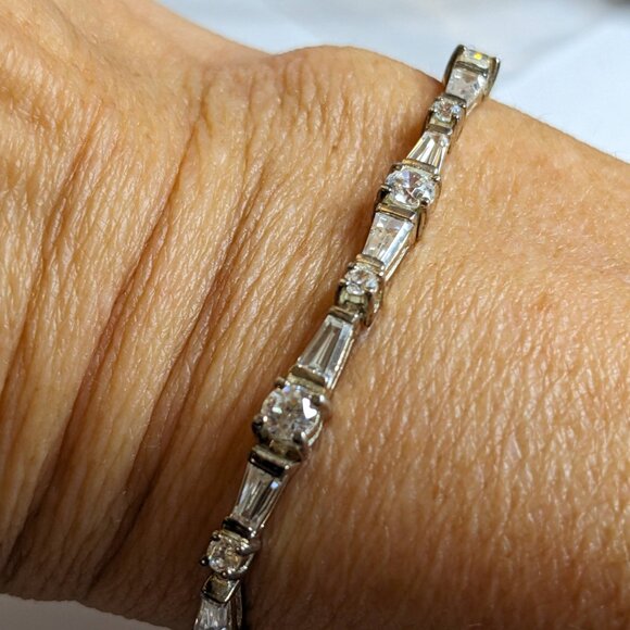Stunning Vintage 925 Sterling Silver CZ Tennis Bracelet – 7.75" - Picture 6 of 7